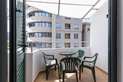 Ein-Zimmer-Wohnung in Budva – Meerblick